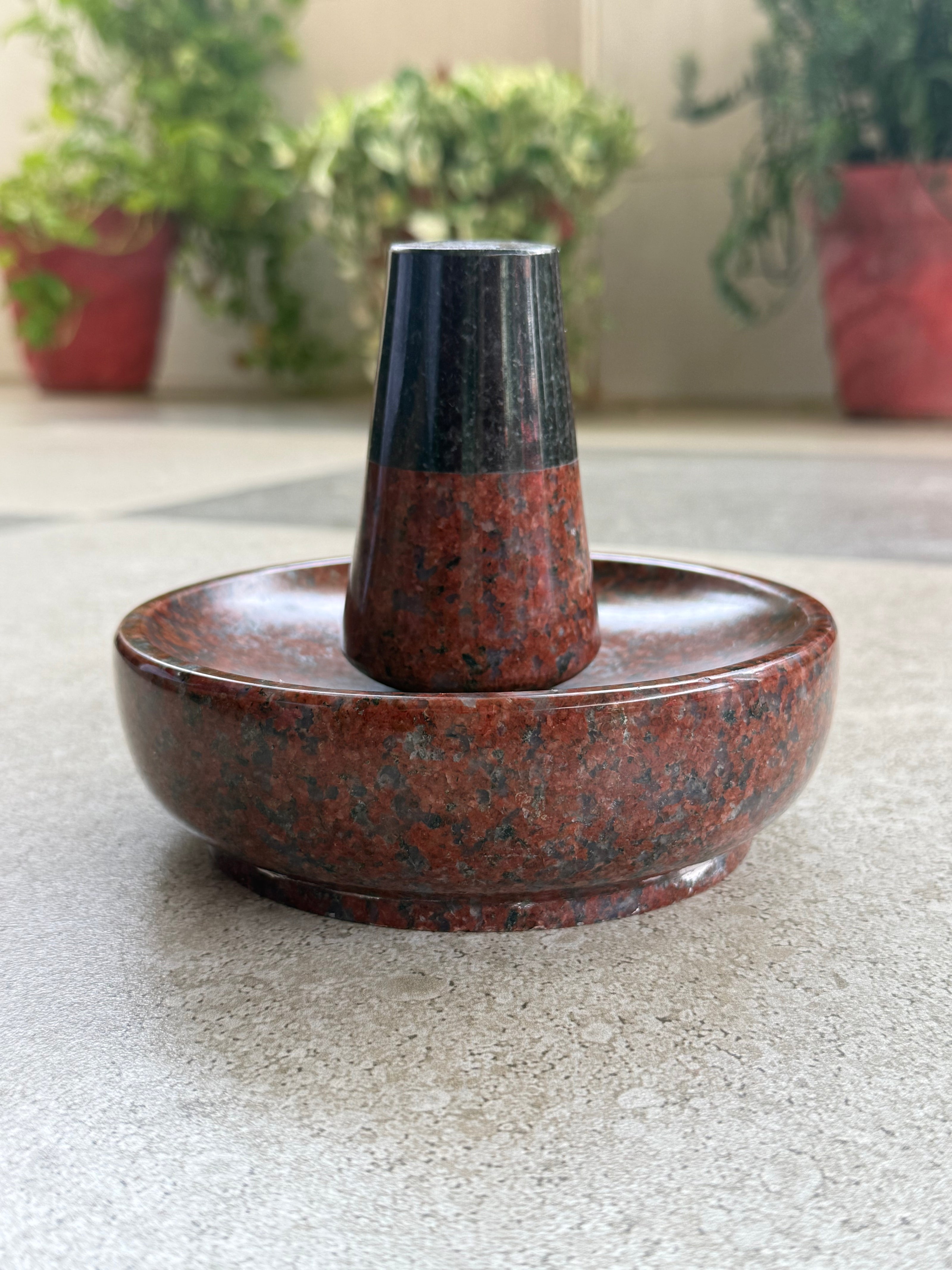 Double Tone mortar and pestle (Idikal) - Jet Black and Ruby Red Granite