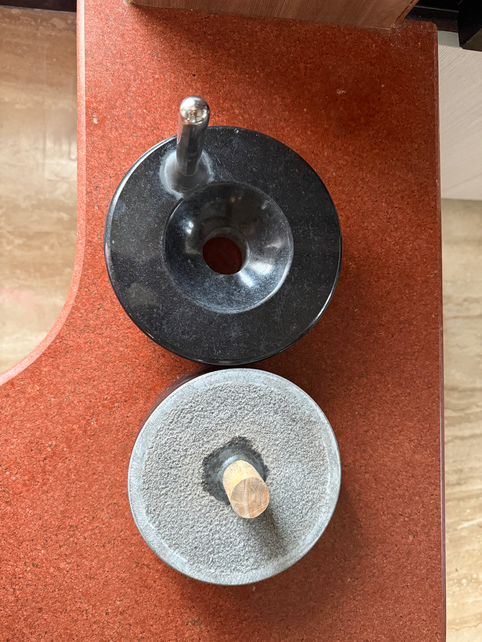 Raagi stone ( Black granite)