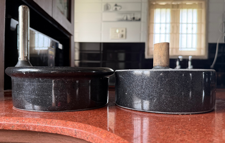 Raagi stone ( Black granite)