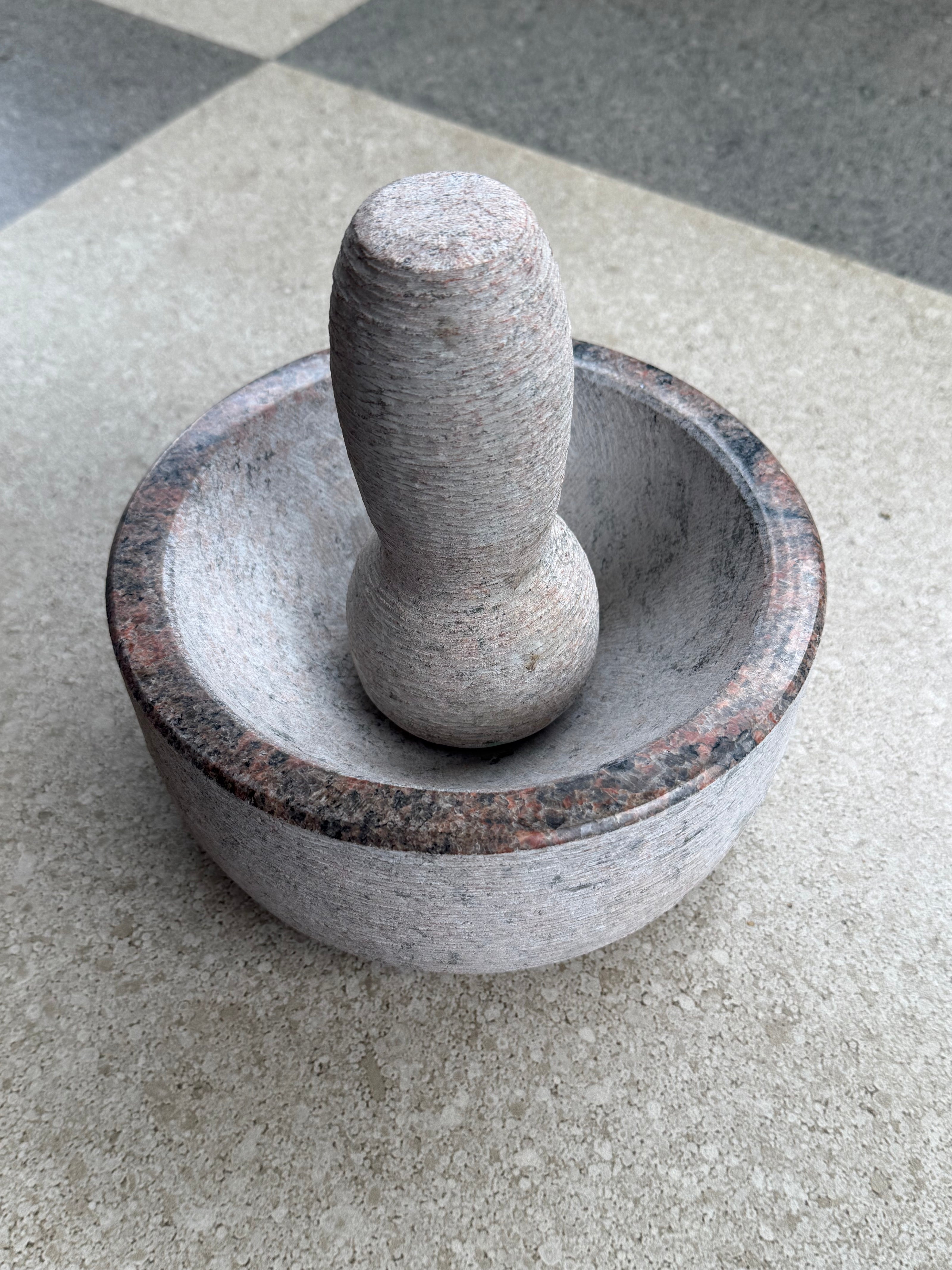 Budget-friendly idikal (mortar and pestle) - Multicolour granite (Unpolished)