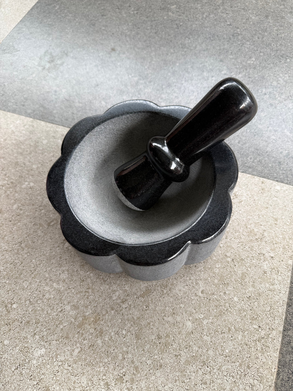 Bloom stone mortar and pestle (idikal) - Jet black granite